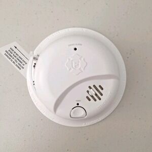 BRK First Alert 9120B/1046836/SMI-100-AC Smoke Detector AC Powered w/battery NEW